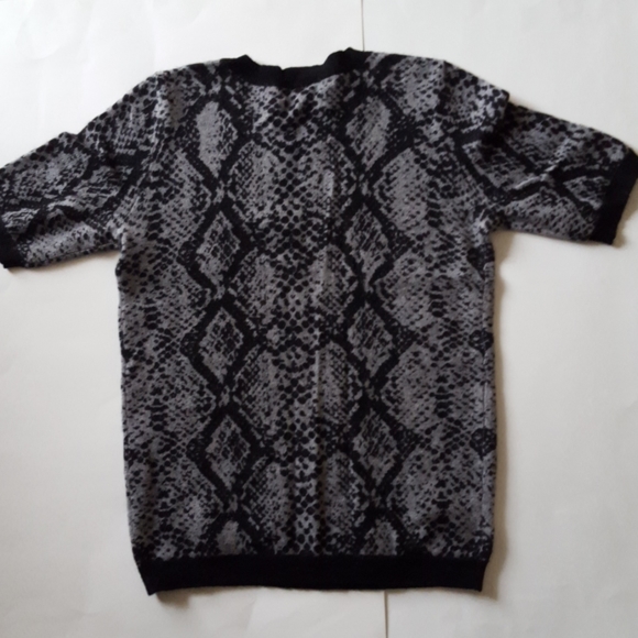 C By Bloomingdales 100% 2 Ply Cashmere Sweater - Picture 4 of 11